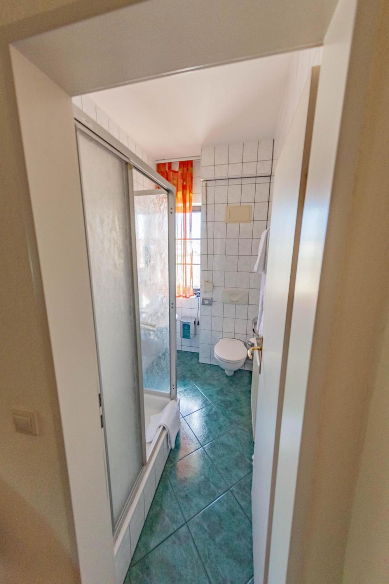 West Hotel An Der Saechsischen Weinstrasse Radebeul Quarto foto