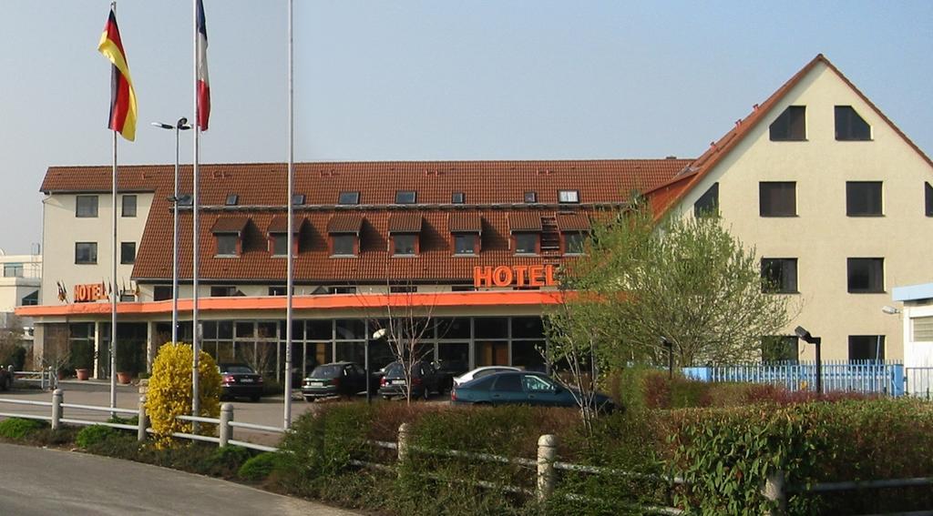 West Hotel An Der Saechsischen Weinstrasse Radebeul Exterior foto